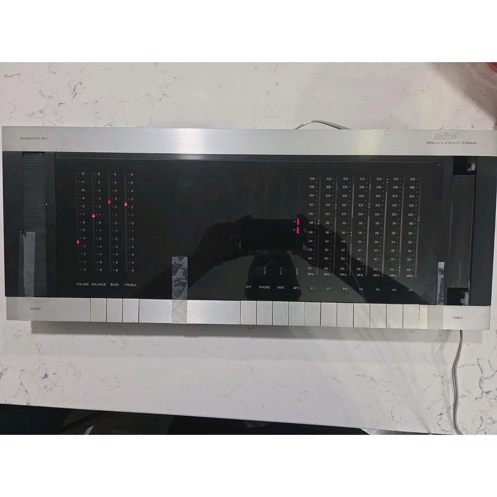Bang and Olufsen Beomaster 1600 Powered On But Needs Repairs